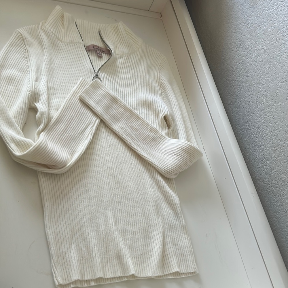 Love Tree Woman’s Zippered Collared White Long Sleeve Top size Medium